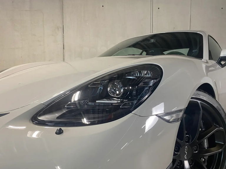 Porsche 718 Cayman GT4