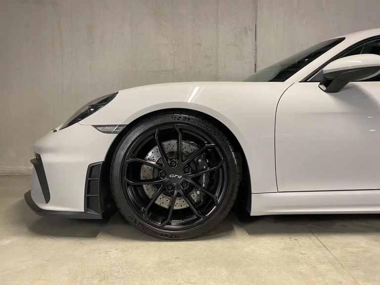 Porsche 718 Cayman GT4