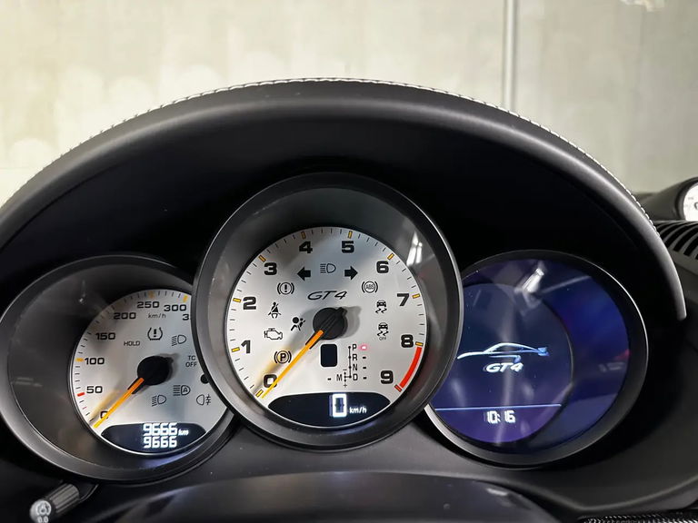 Porsche 718 Cayman GT4