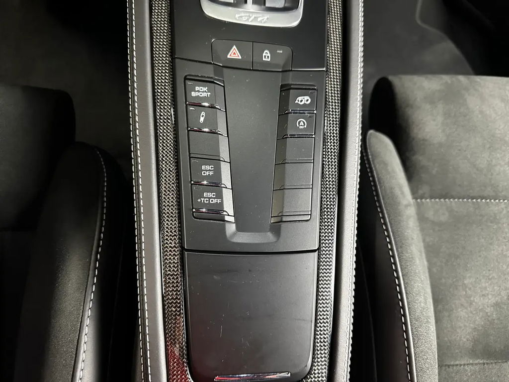 Porsche 718 Cayman GT4