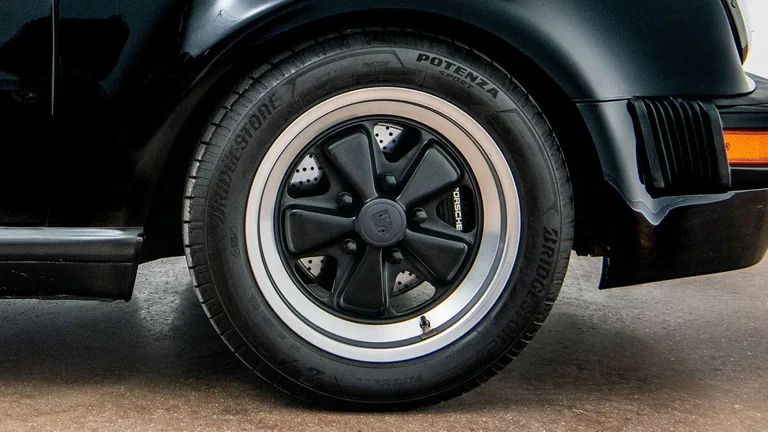 Porsche 911 Carrera 3.2 Speedster (US)