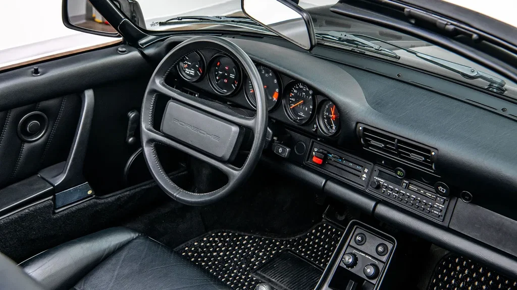 Porsche 911 Carrera 3.2 Speedster (US)