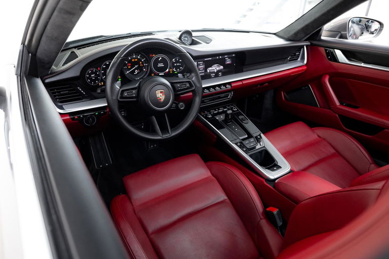 Porsche 992 Carrera 4S