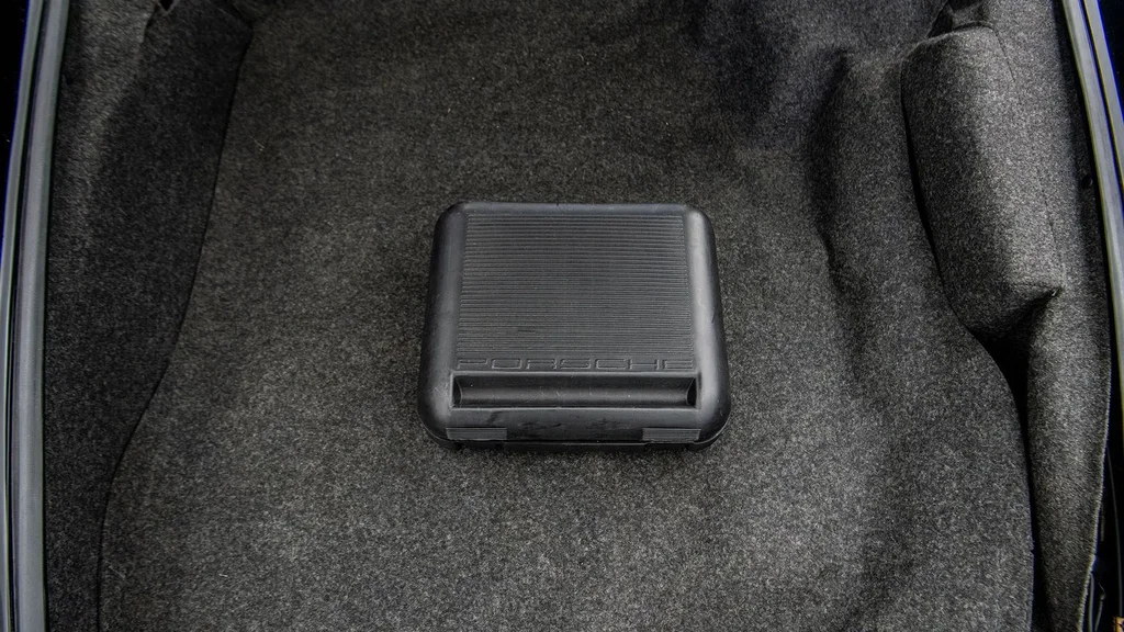 Porsche 911 Carrera 3.2 Speedster (US)