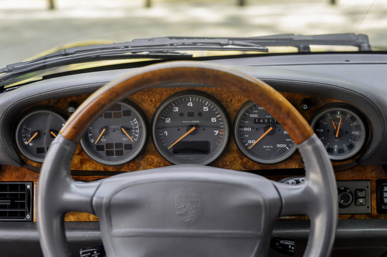 Porsche 993 Carrera 4