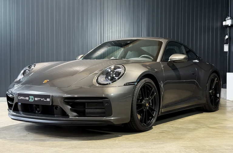 Porsche 992 Carrera 4 GTS