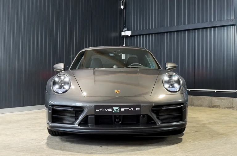 Porsche 992 Carrera 4 GTS