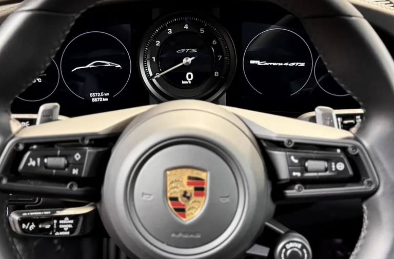 Porsche 992 Carrera 4 GTS