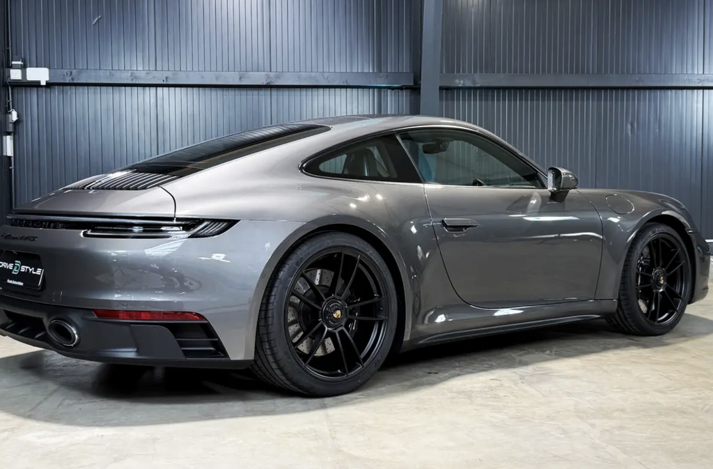 Porsche 992 Carrera 4 GTS