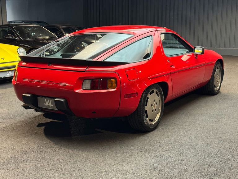 Porsche 928 S
