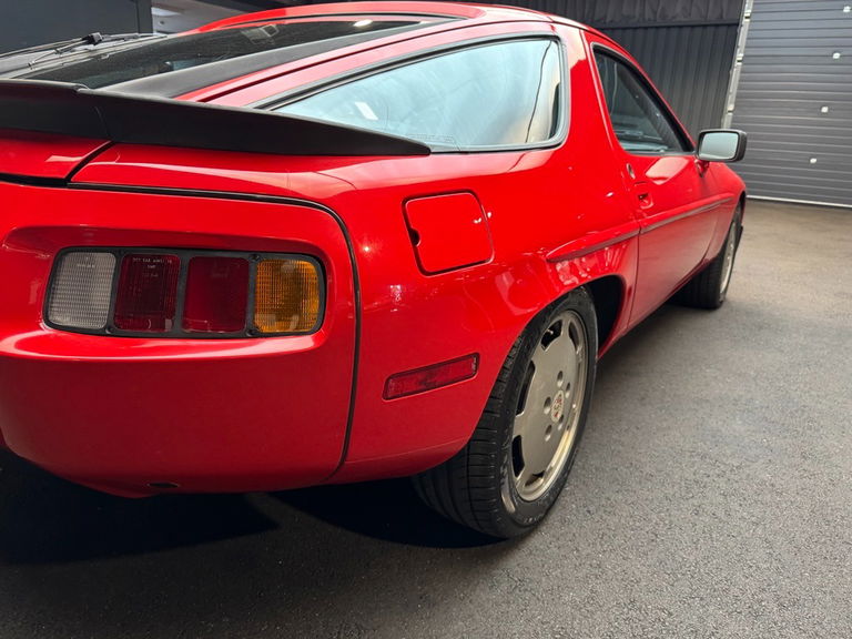 Porsche 928 S