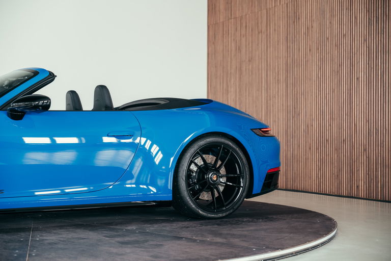 Porsche 992 Carrera 4 GTS