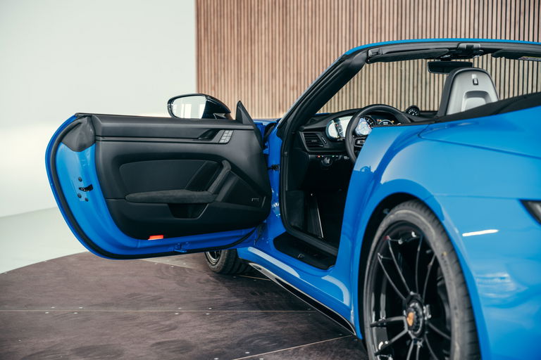 Porsche 992 Carrera 4 GTS