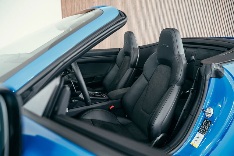 Porsche 992 Carrera 4 GTS