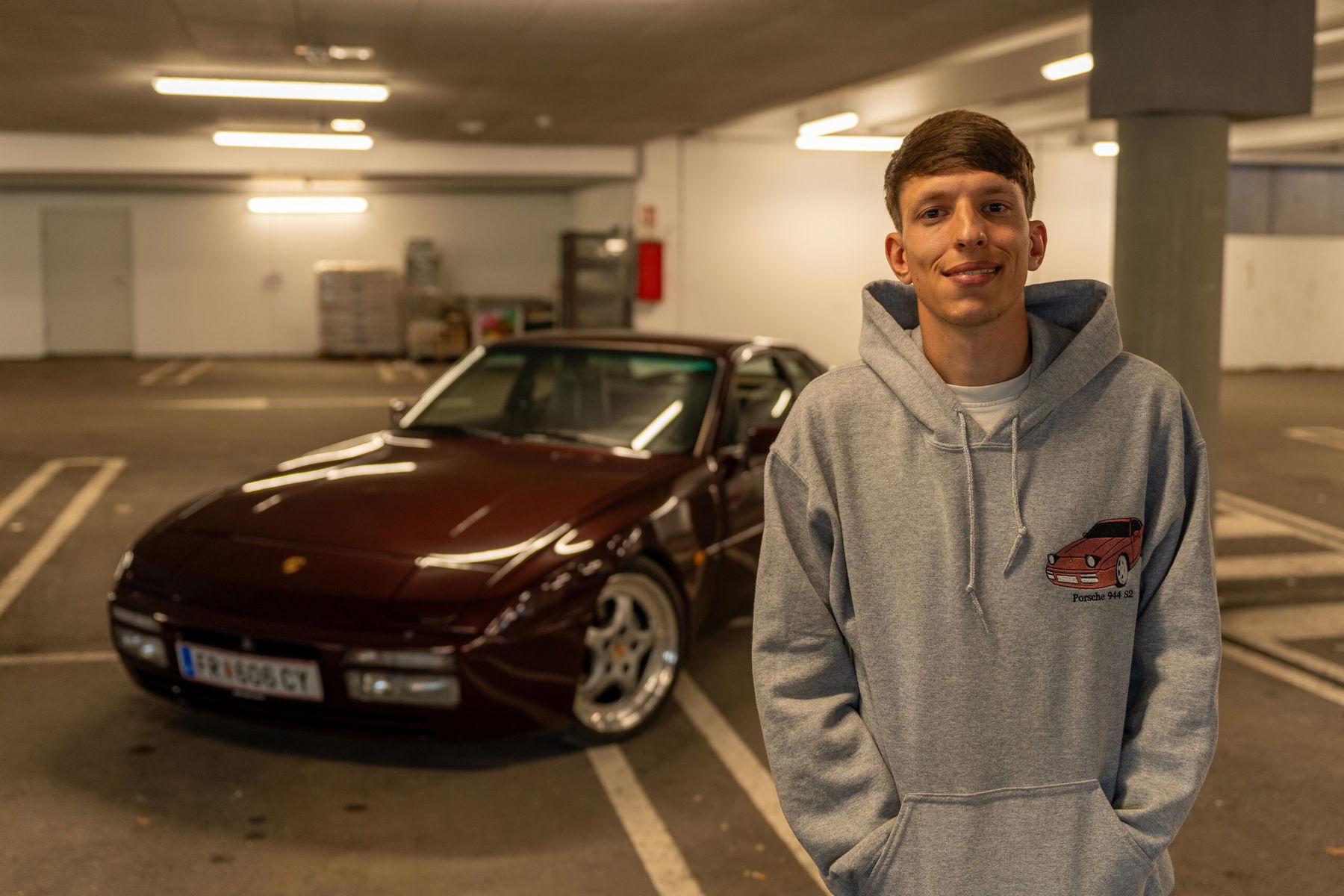 Porsche 944 S2 neben Lukas Berger