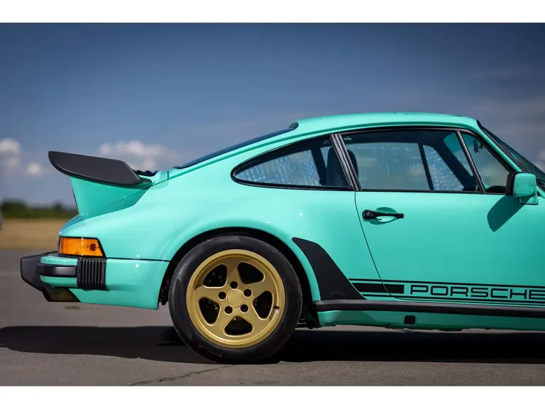 Porsche 911 TAG Turbo by Lanzante