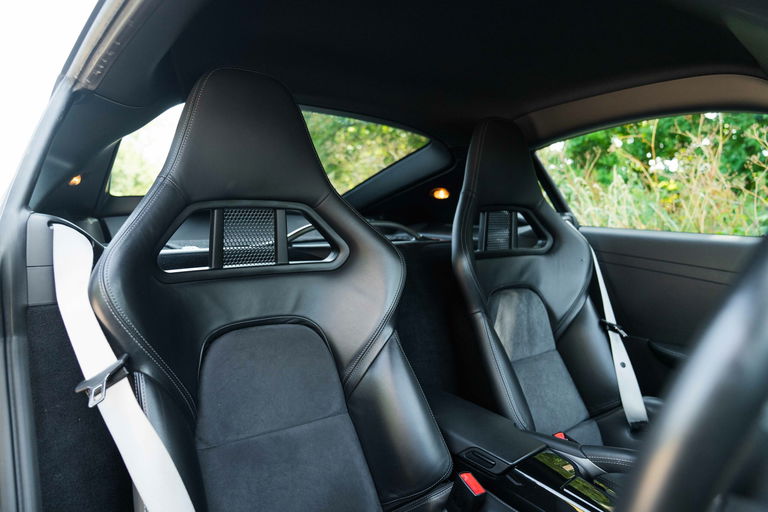 Porsche 987 Cayman R