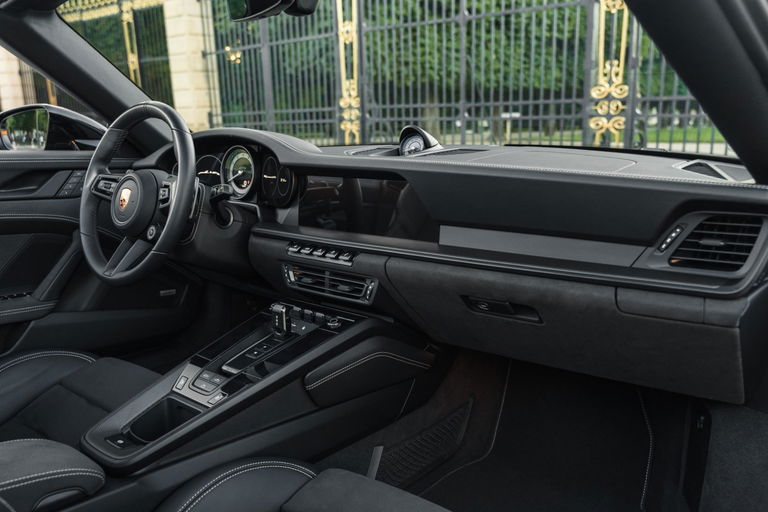 Porsche 992 Carrera 4 GTS