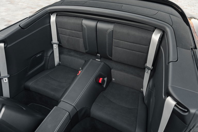 Porsche 992 Carrera 4 GTS