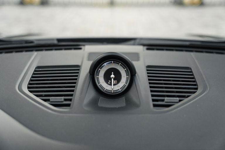 Porsche 992 Carrera 4 GTS