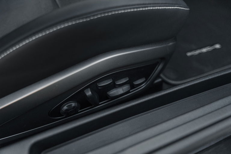 Porsche 992 Carrera 4 GTS