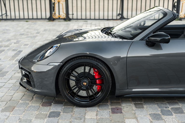 Porsche 992 Carrera 4 GTS