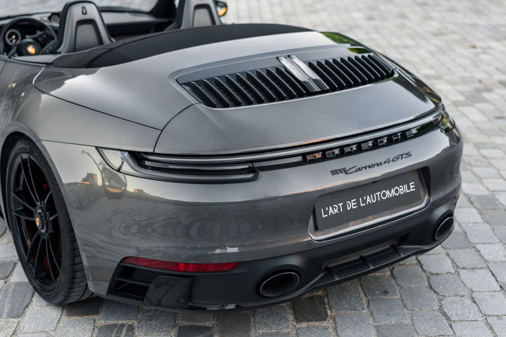 Porsche 992 Carrera 4 GTS