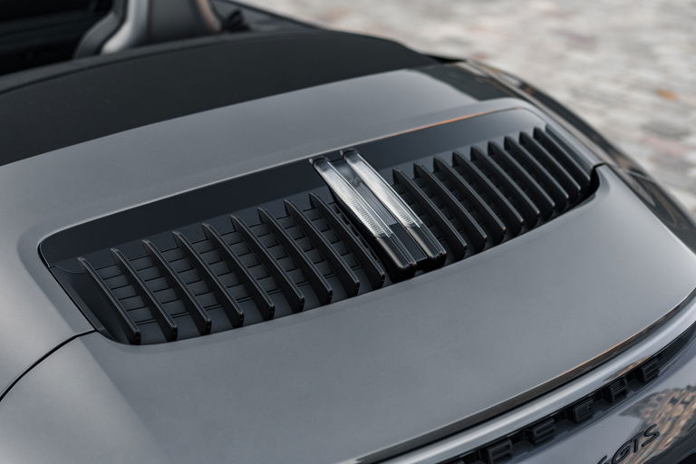 Porsche 992 Carrera 4 GTS