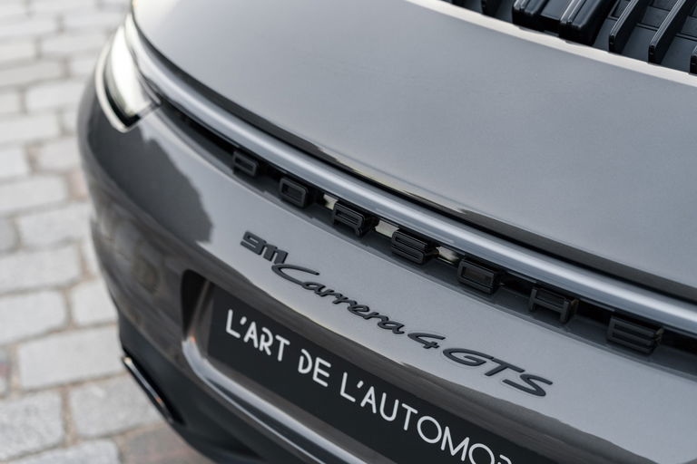 Porsche 992 Carrera 4 GTS