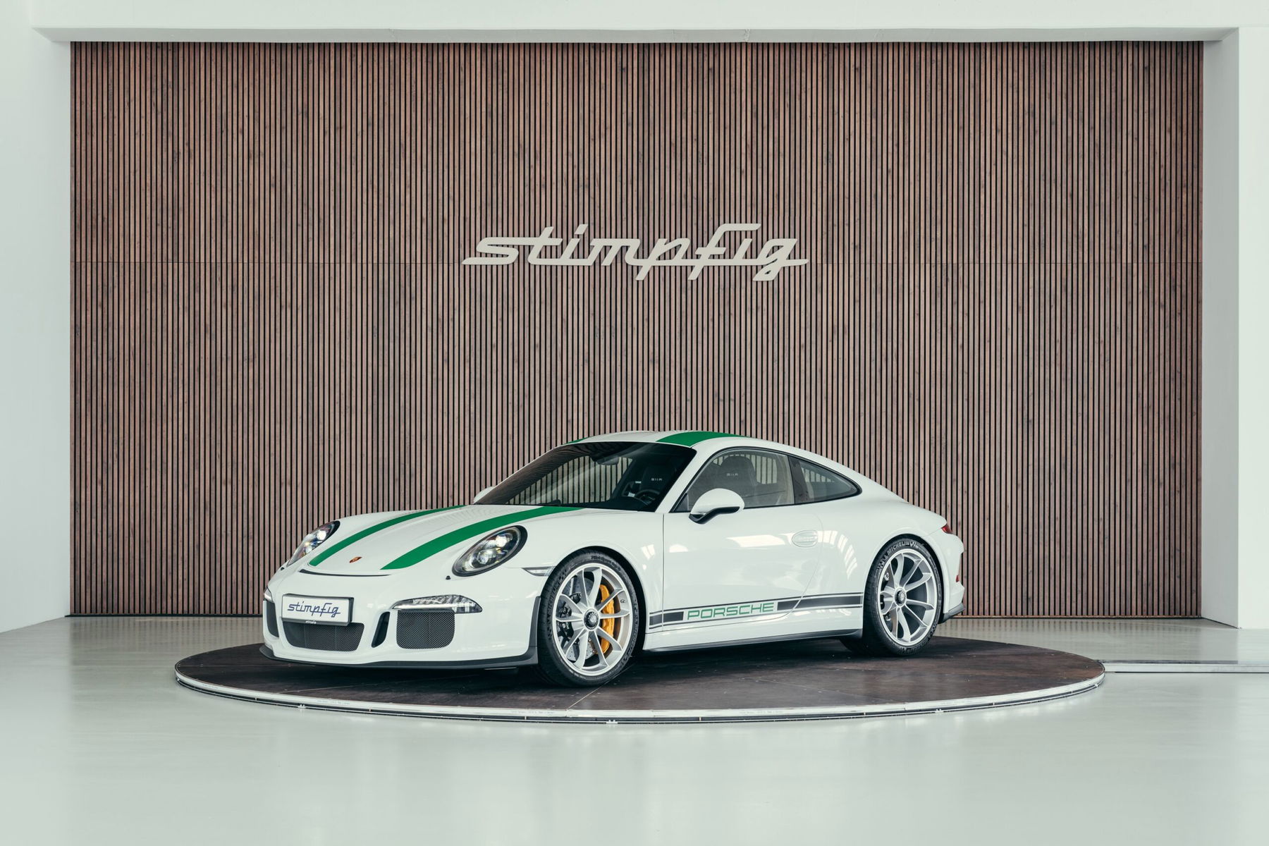 洋書 PORSCHE911 R-RS-RSR s-l1200.jpg