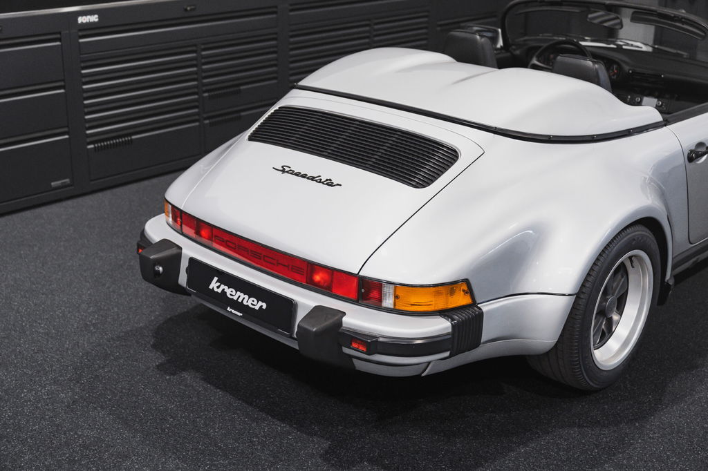 Porsche 911 Carrera 3.2 Speedster