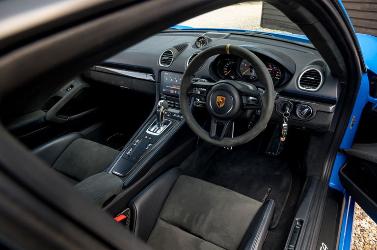 Porsche 718 Cayman GT4