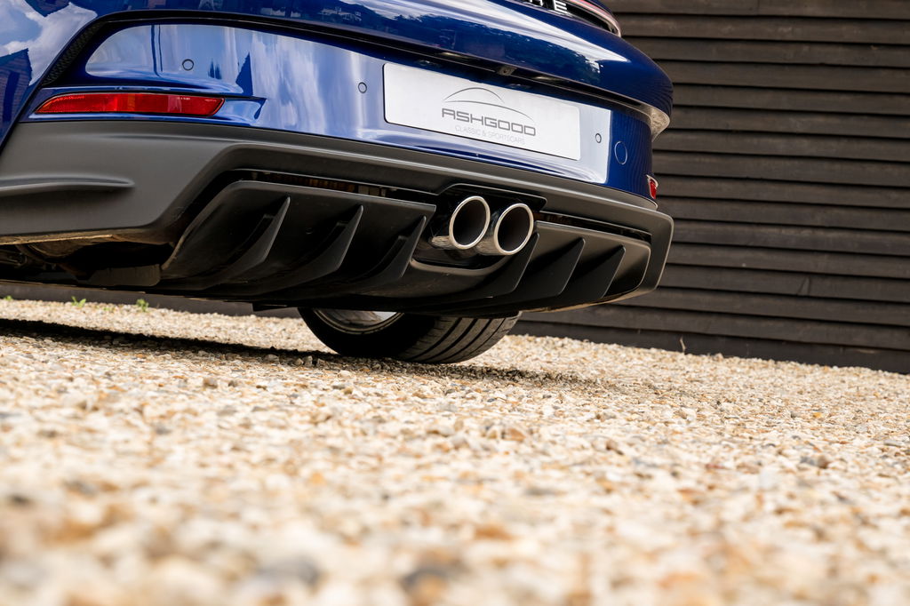 Porsche 992 GT3 Touring