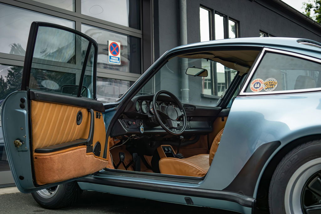 Porsche 911 Turbo 3.3 (US)