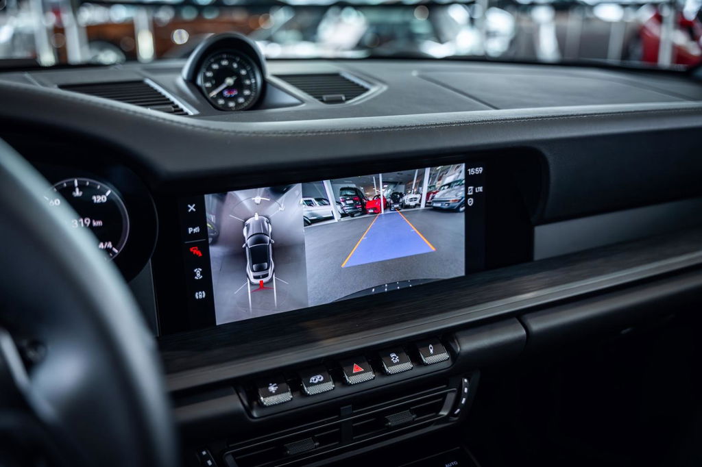 Porsche 992 Carrera 4 GTS