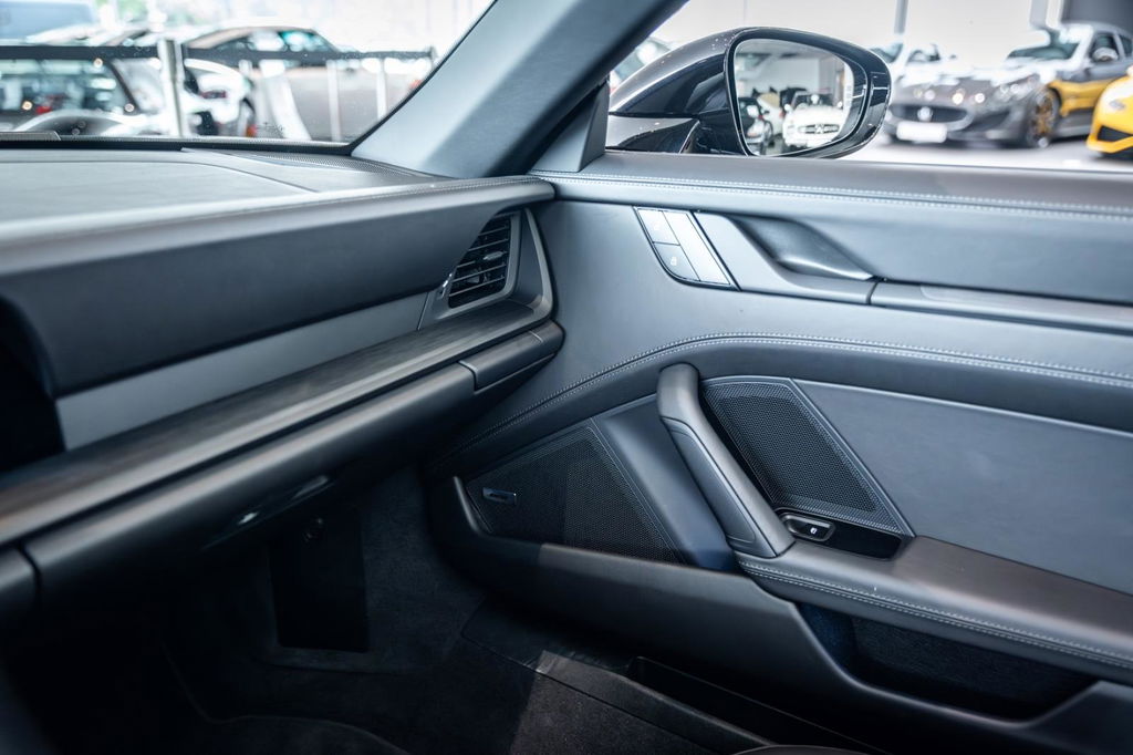 Porsche 992 Carrera 4 GTS