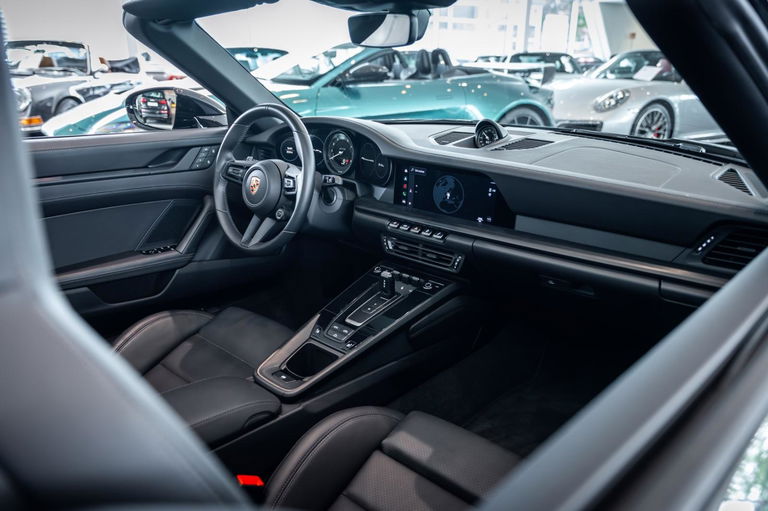 Porsche 992 Carrera 4 GTS