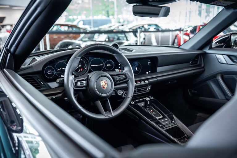 Porsche 992 Carrera 4 GTS