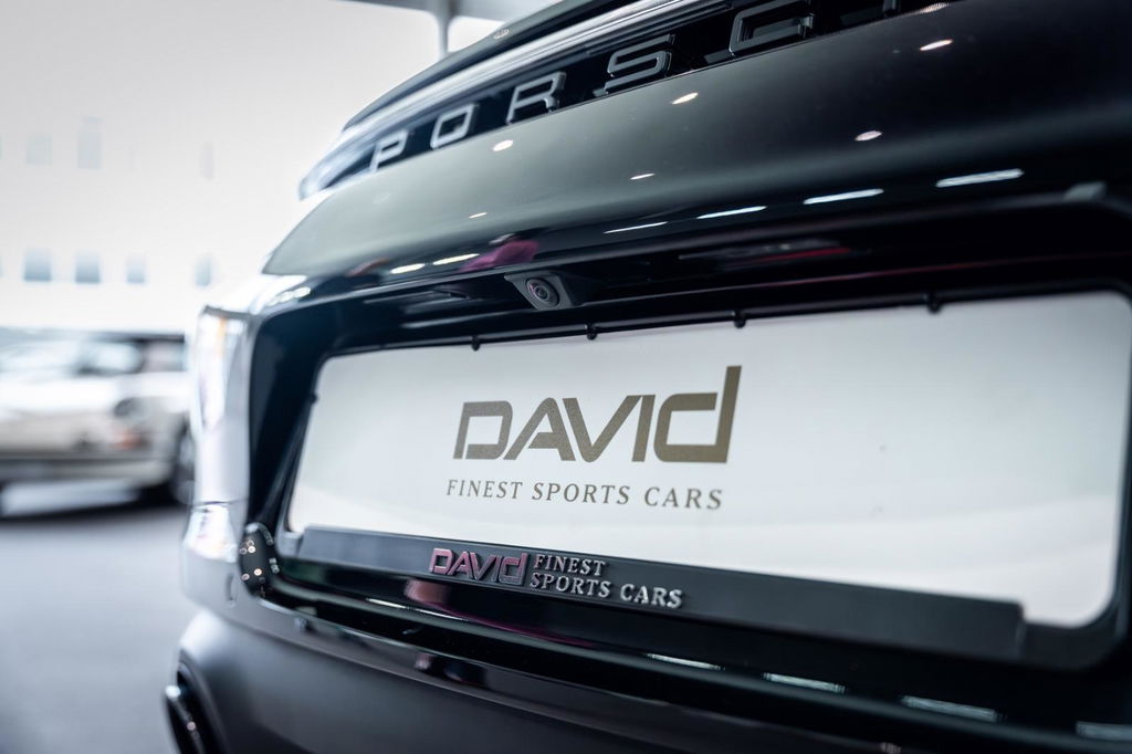 Porsche 992 Carrera 4 GTS