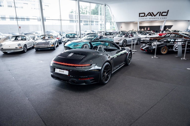 Porsche 992 Carrera 4 GTS