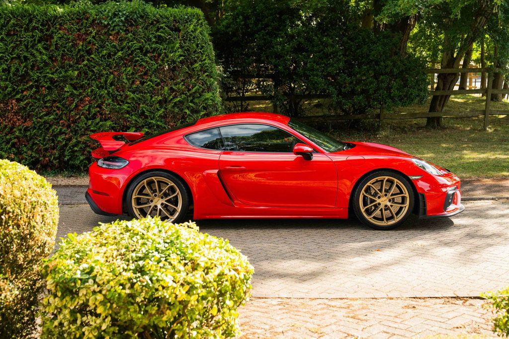 Porsche 718 Cayman GT4