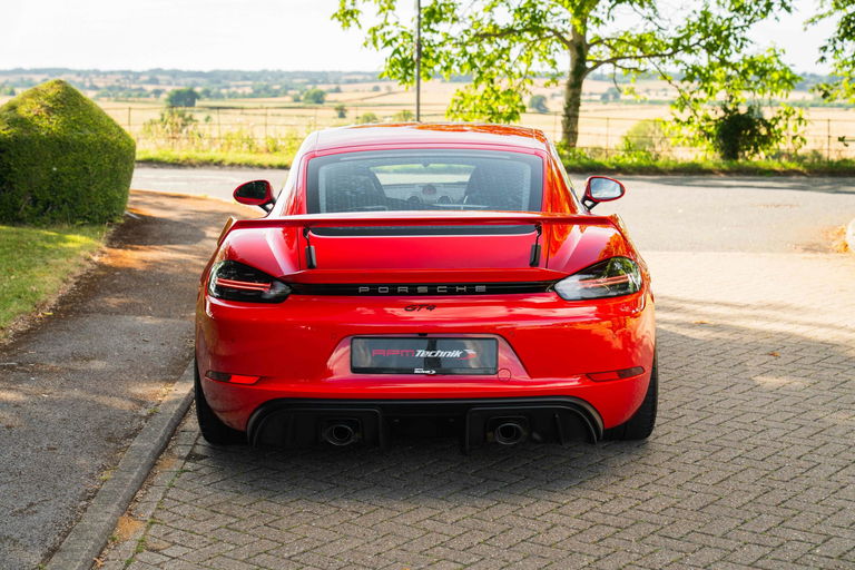 Porsche 718 Cayman GT4