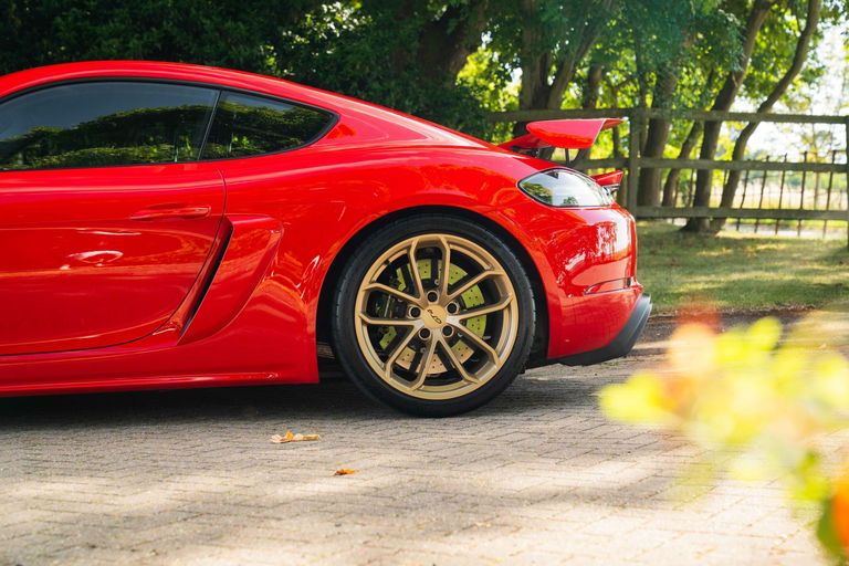 Porsche 718 Cayman GT4