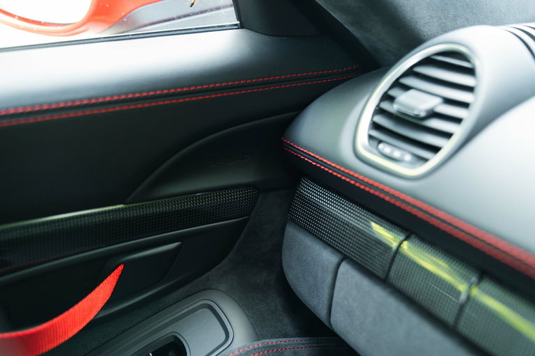 Porsche 718 Cayman GT4