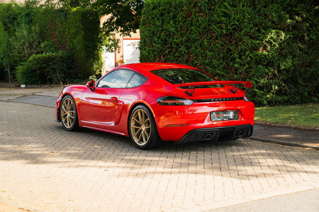 Porsche 718 Cayman GT4