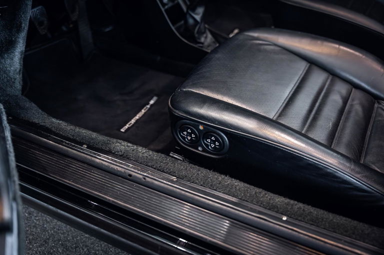 Porsche 911 Carrera 3.2 Speedster (US)