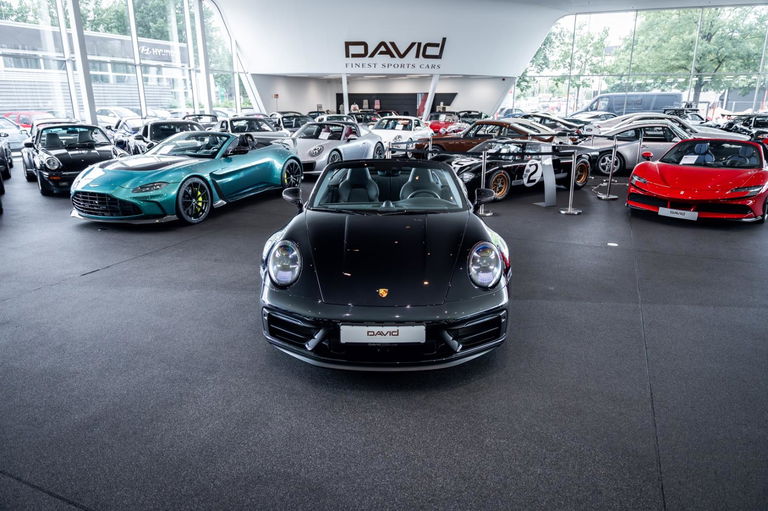 Porsche 992 Carrera 4 GTS