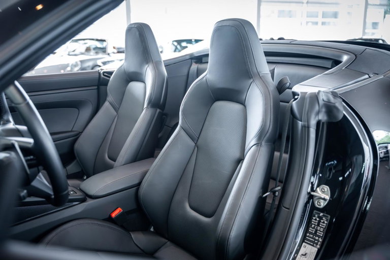 Porsche 992 Carrera 4 GTS