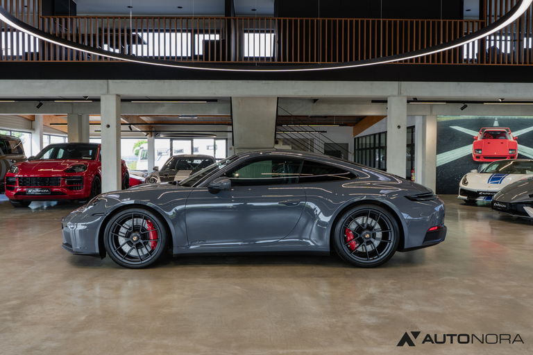 Porsche 992.2 Carrera 4 GTS
