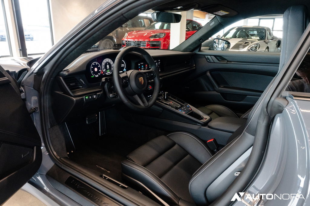 Porsche 992.2 Carrera 4 GTS